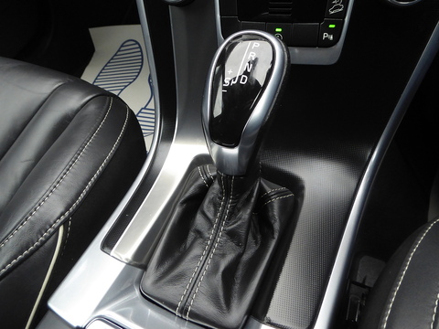 2.4 D5 R-Design Nav SUV 5dr Diesel Auto AWD Euro 6 (s/s) (220 ps)