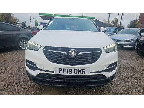 Vauxhall Grandland X 1.2 Turbo GPF SE SUV 5dr Petrol Manual Euro 6 (s/s) (130 ps) - U184046