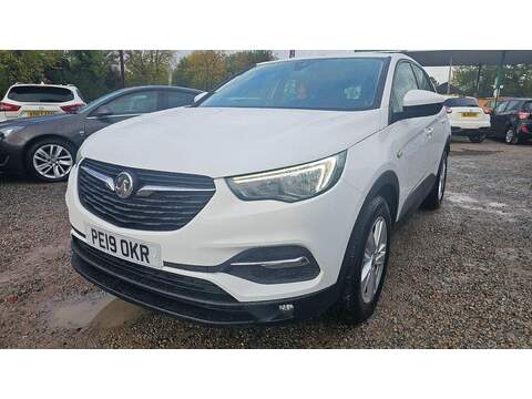 Vauxhall Grandland X 1.2 Turbo GPF SE SUV 5dr Petrol Manual Euro 6 (s/s) (130 ps) - U184046
