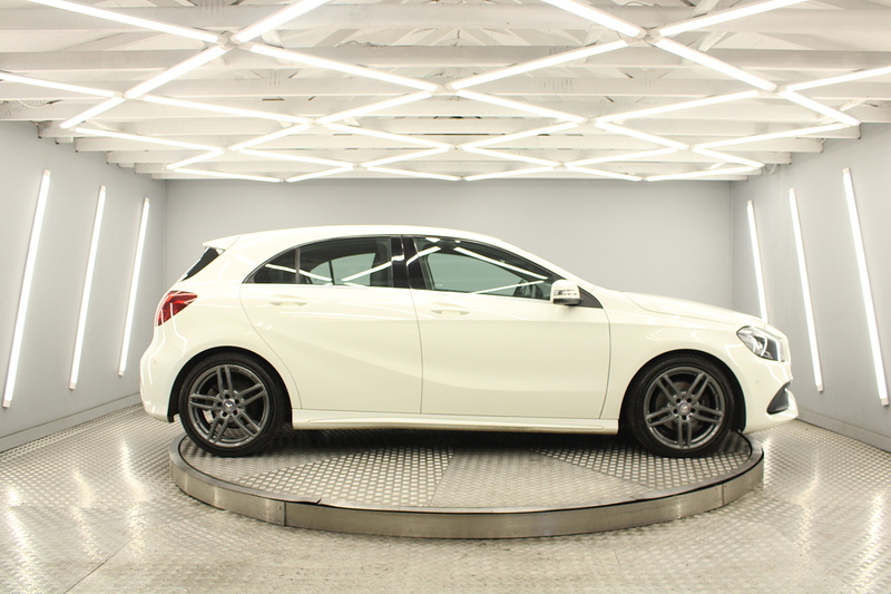 Mercedes-Benz A Class 2.1 A200d AMG Line (Premium) Hatchback 5dr Diesel 7G-DCT Euro 6 (s/s) (136 ps) - U12884