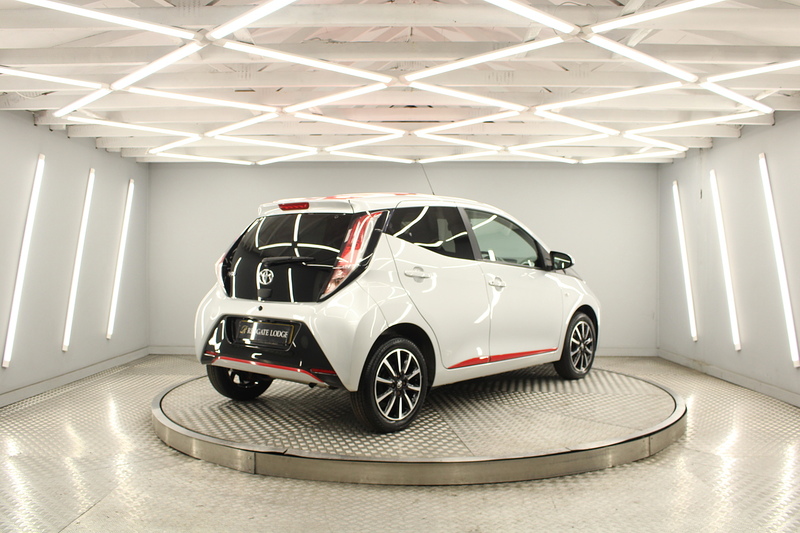 Toyota AYGO 1.0 VVT-i x-press Hatchback 5dr Petrol x-shift Euro 6 (68 ps) - U12977