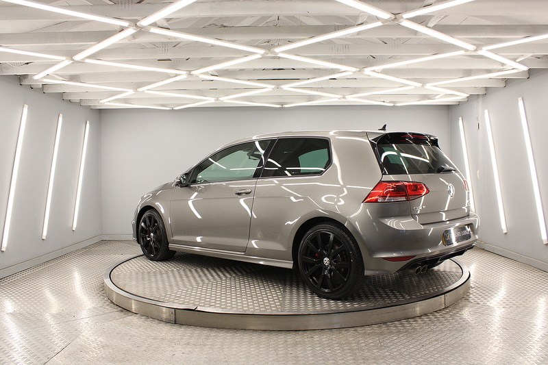 Volkswagen Golf 2.0 TDI BlueMotion Tech R-Line Edition Hatchback 3dr Diesel Manual Euro 6 (s/s) (150 ps) - U13398