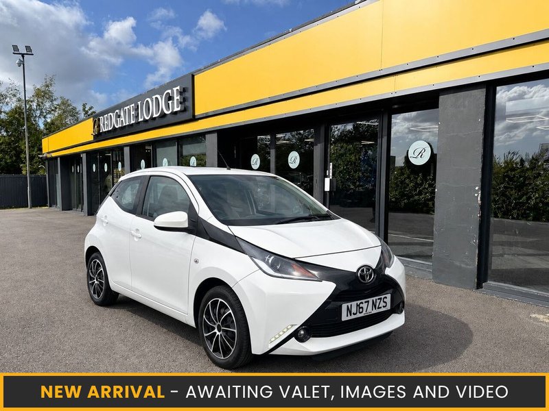 Toyota AYGO 1.0 VVT-i x-play Hatchback 5dr Petrol Manual Euro 6 (68 ps) - U13982