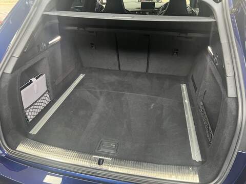 Audi RS4 Avant TFSI V6 - U208