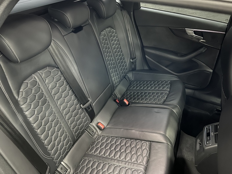 Audi RS4 Avant TFSI V6 - U208