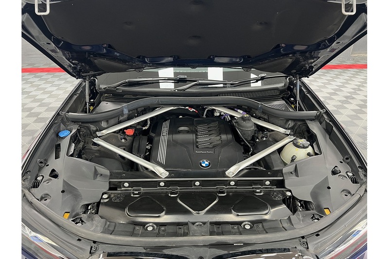 BMW X7 40i MHT M Sport - U258