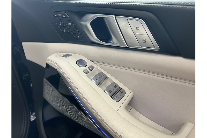 BMW X7 40i MHT M Sport - U258