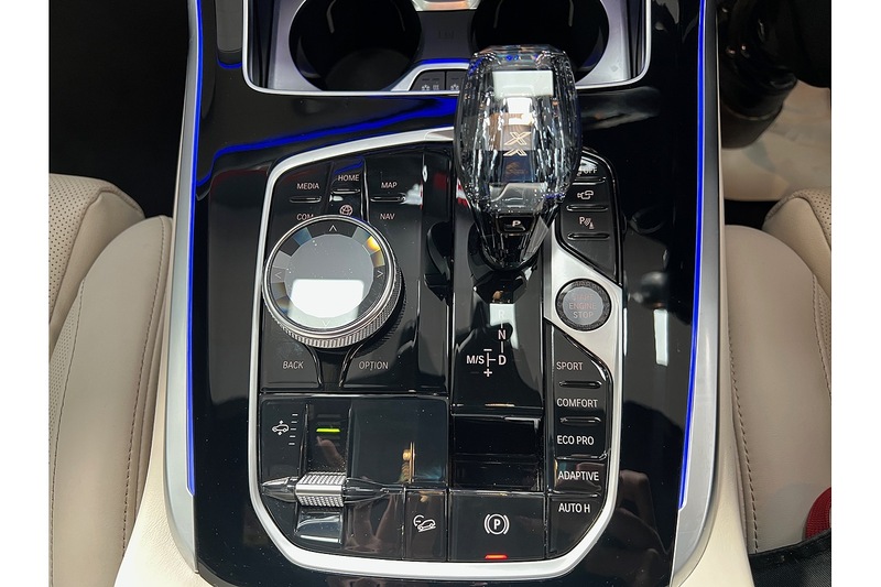 BMW X7 40i MHT M Sport - U258