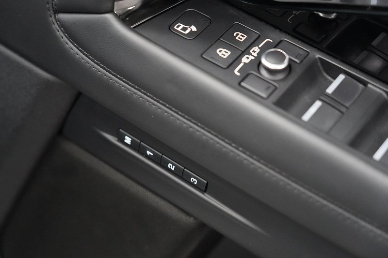 Land Rover Range Rover Evoque P300e R-Dynamic HSE - U282