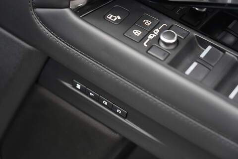 Land Rover Range Rover Evoque P300e R-Dynamic HSE - U282