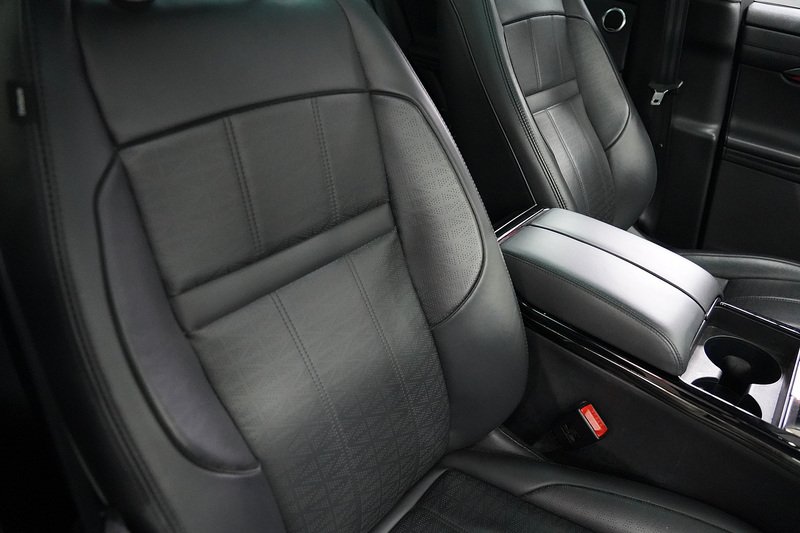 Land Rover Range Rover Evoque P300e R-Dynamic HSE - U282