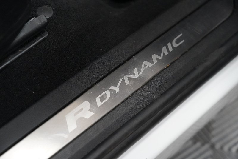 Land Rover Range Rover Evoque P300e R-Dynamic HSE - U282