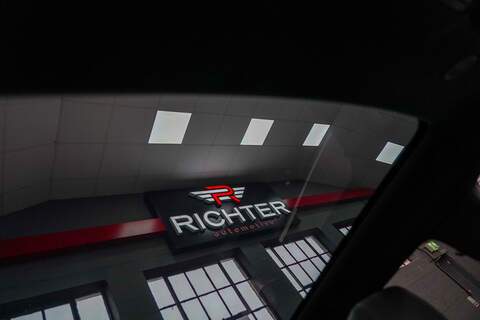 Land Rover Range Rover Evoque P300e R-Dynamic HSE - U282