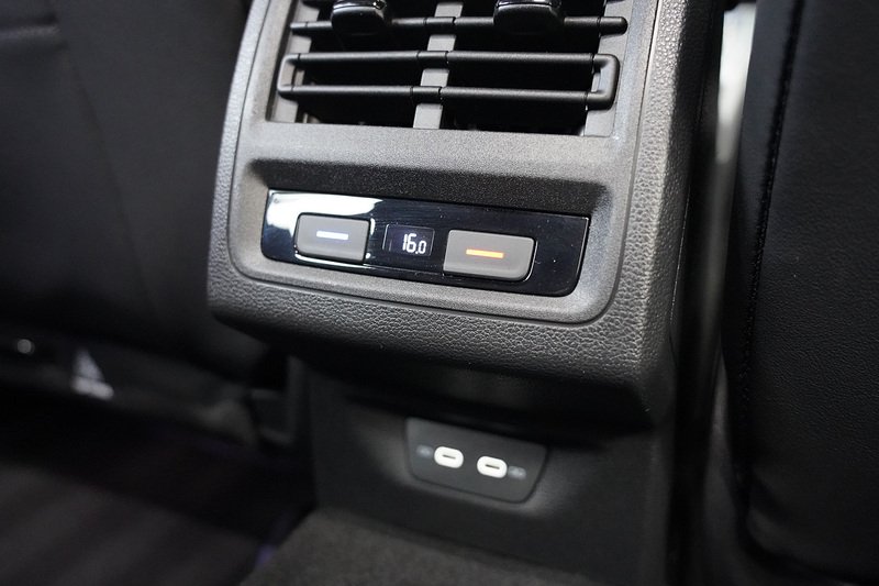 Volkswagen Golf TSI R - U284