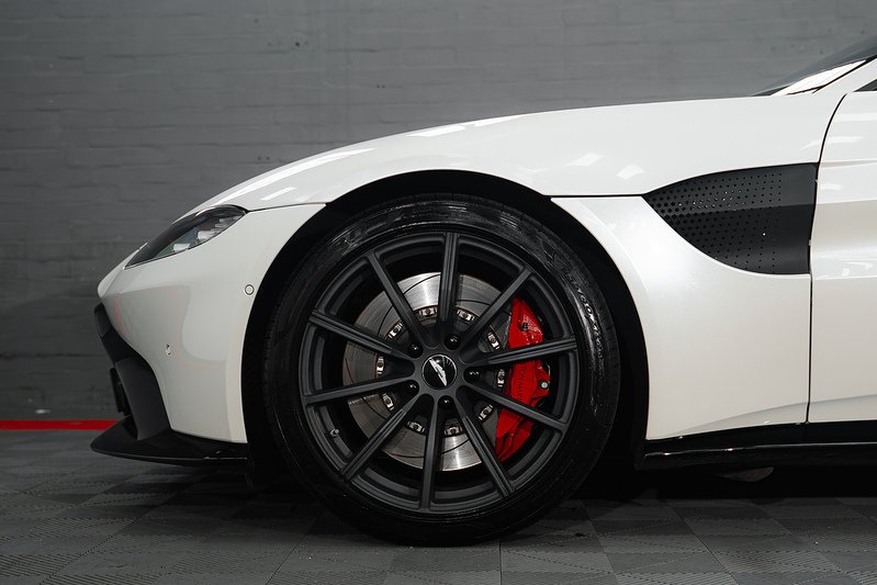 Aston Martin Vantage V8 - U291