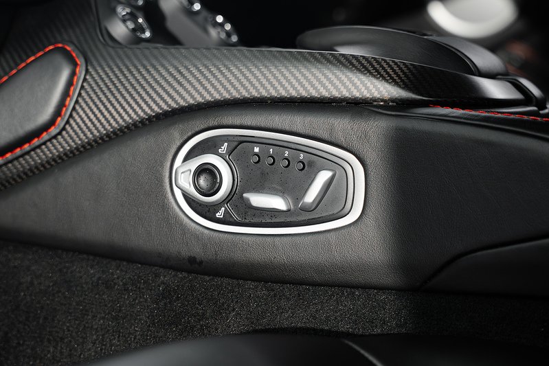 Aston Martin Vantage V8 - U291