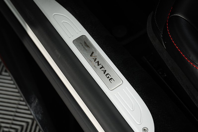 Aston Martin Vantage V8 - U291