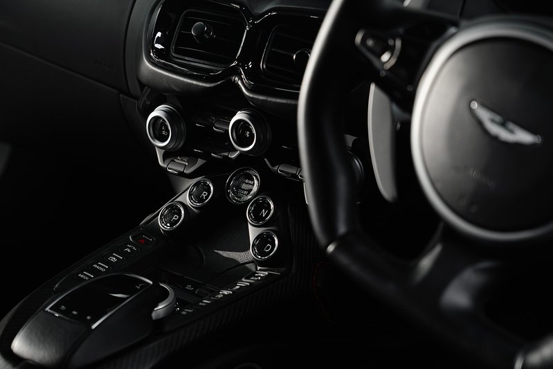 Aston Martin Vantage V8 - U291