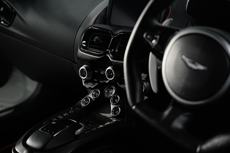 Aston Martin Vantage V8 - U291