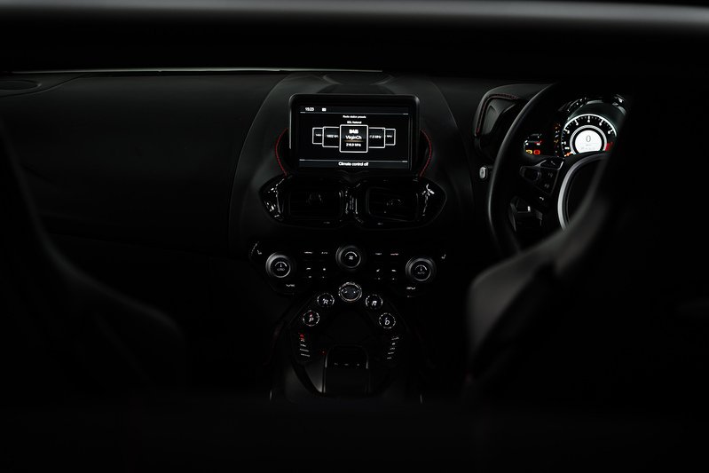 Aston Martin Vantage V8 - U291