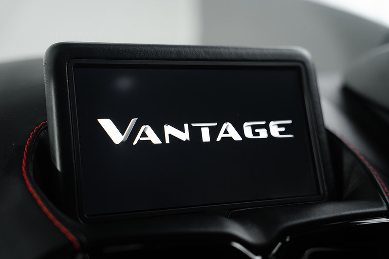 Aston Martin Vantage V8 - U291