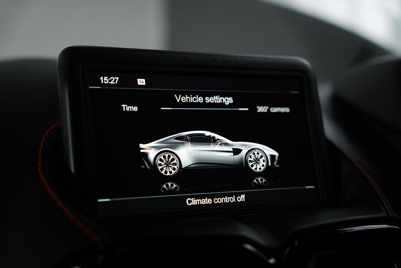 Aston Martin Vantage V8 - U291