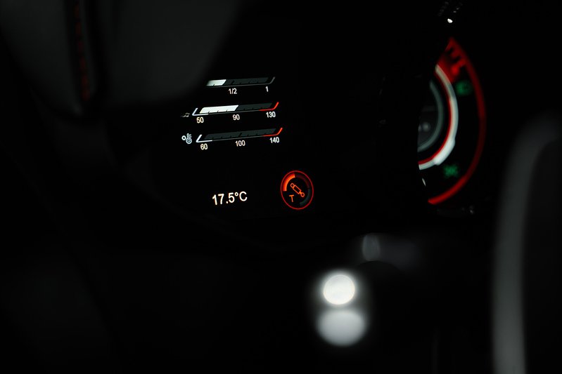 Aston Martin Vantage V8 - U291