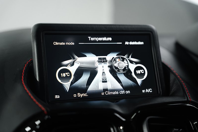 Aston Martin Vantage V8 - U291