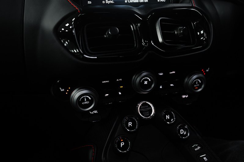 Aston Martin Vantage V8 - U291