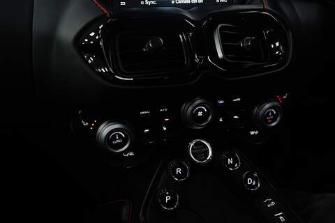 Aston Martin Vantage V8 - U291