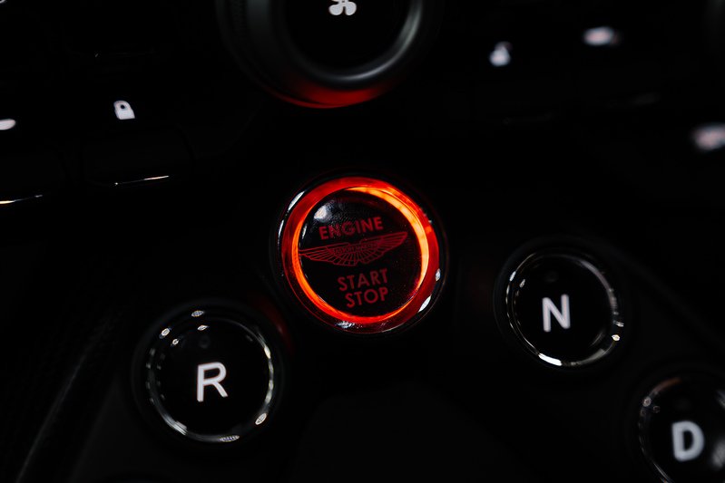 Aston Martin Vantage V8 - U291