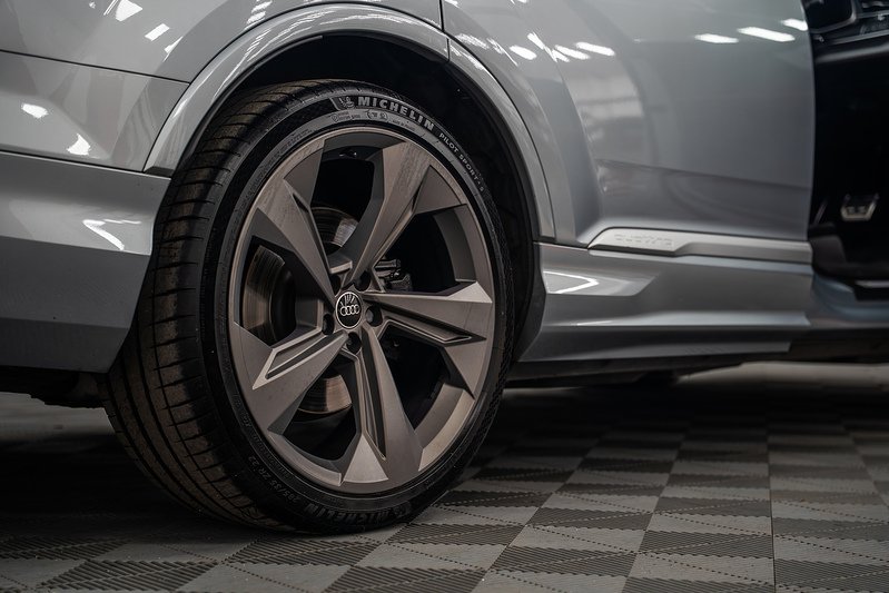 Audi SQ7 TFSI V8 - U296