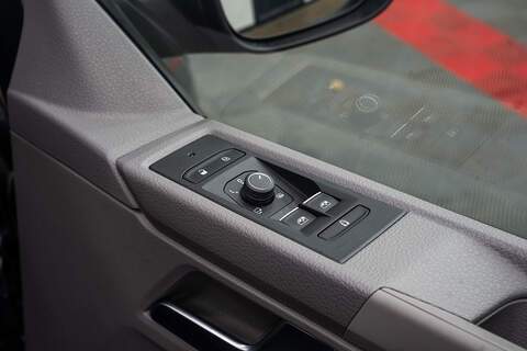 Volkswagen Transporter Shuttle BiTDI SE - U298