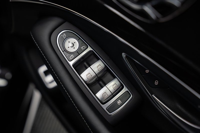 Mercedes-Benz S Class S63L V8 BiTurbo AMG - U300