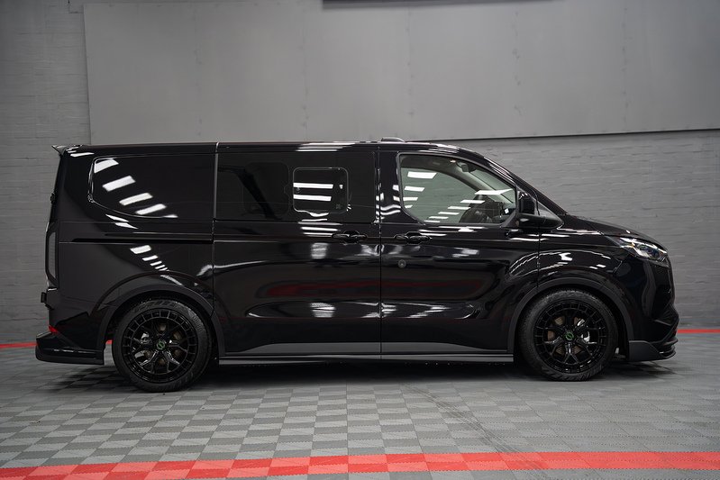 Ford Transit Custom LV-RF L1 H1 Limited 320 2.5L Phev - U303