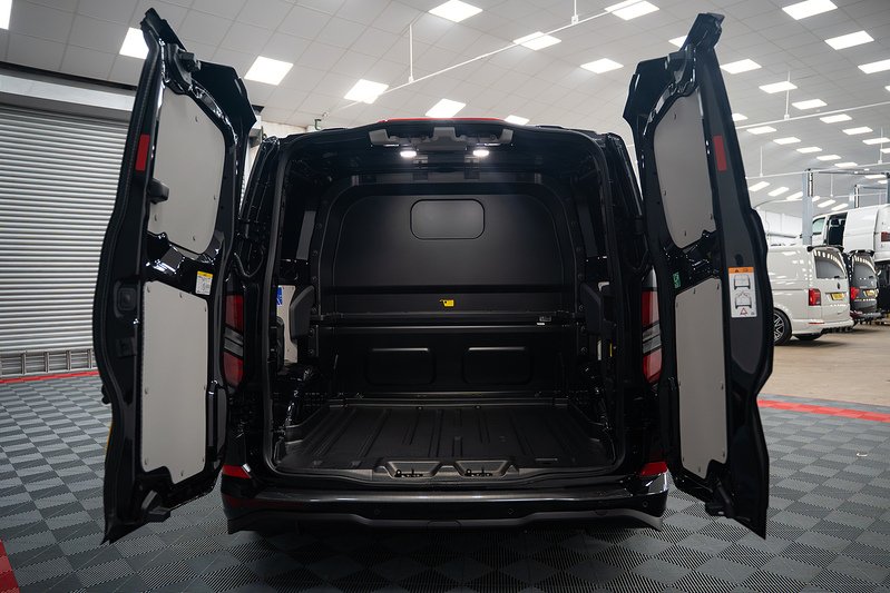 Ford Transit Custom LV-RF L1 H1 Limited 320 2.5L Phev - U303