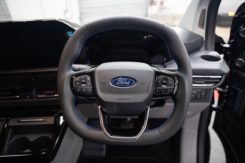 Ford Transit Custom LV-RF L1 H1 Limited 320 2.5L Phev - U303