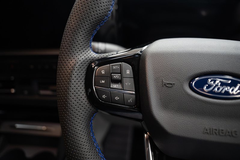 Ford Transit Custom LV-RF L1 H1 Limited 320 2.5L Phev - U303