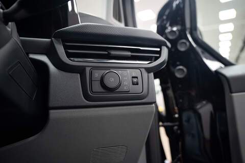 Ford Transit Custom LV-RF L1 H1 Limited 320 2.5L Phev - U303