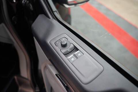 Ford Transit Custom LV-RF L1 H1 Limited 320 2.5L Phev - U303