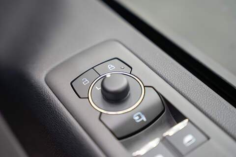 Ford Transit Custom LV-RF L1 H1 Limited 320 2.5L Phev - U303