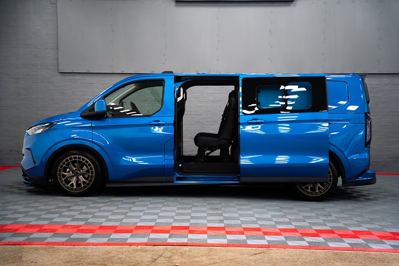 Ford Transit Custom LV-RF L2 H1 170PS Limited 320 - U304