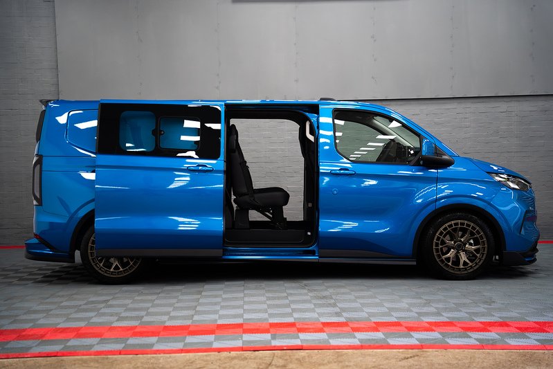 Ford Transit Custom LV-RF L2 H1 170PS Limited 320 - U304