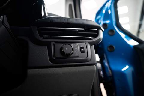 Ford Transit Custom LV-RF L2 H1 170PS Limited 320 - U304