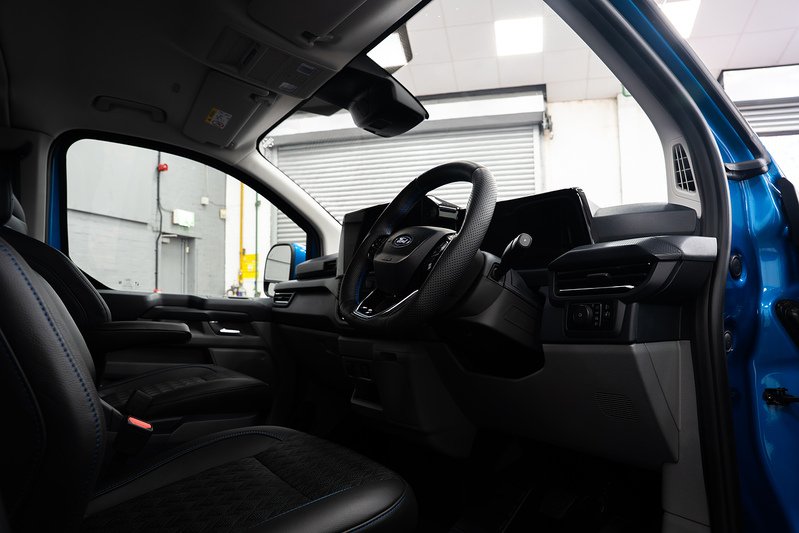 Ford Transit Custom LV-RF L2 H1 170PS Limited 320 - U304