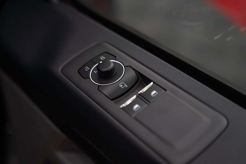 Ford Transit Custom LV-RF Limited/Titanium DCIV 320 L2 H1 - U305