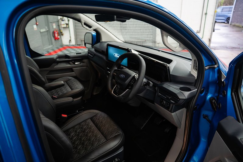 Ford Transit Custom LV-RF PV Limited L2 PHEV 2 Seater - U306