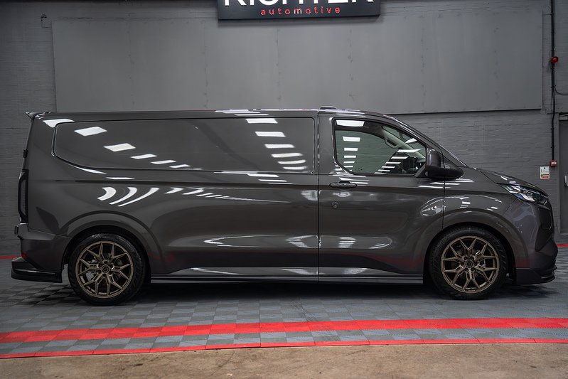 Ford Transit Custom LV-RF PV Limited 320 L2 3 Seater 2.5L PHEV - U307
