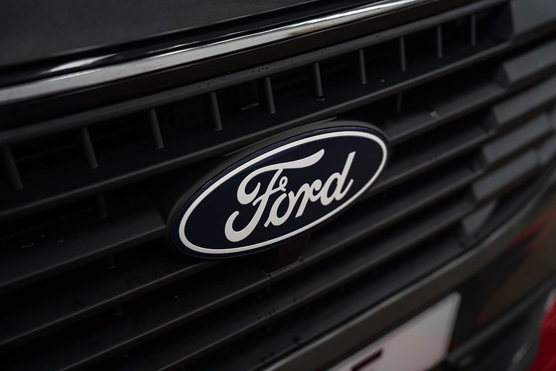 Ford Transit Custom LV-RF PV Limited 320 L2 3 Seater 2.5L PHEV - U307