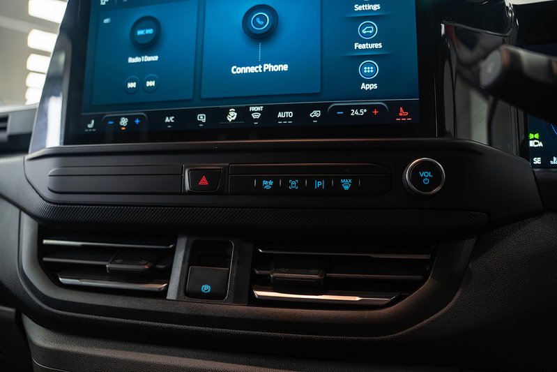 Ford Transit Custom LV-RF PV Limited 320 L2 3 Seater 2.5L PHEV - U307